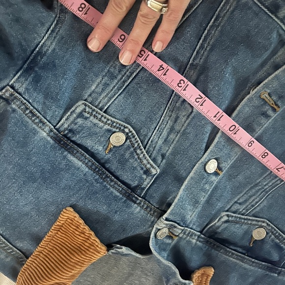 EUC PacSun cropped Blue Denim Jacket with Brown Corduroy Collar size M. So soft! - Picture 9 of 10